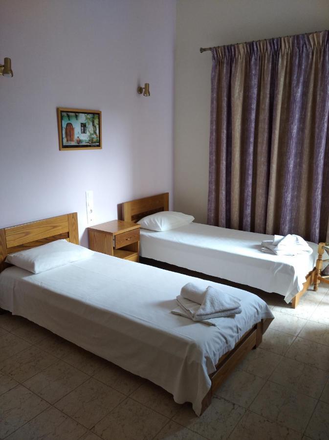 Hotel Ion 卡梅纳维洛拉 外观 照片